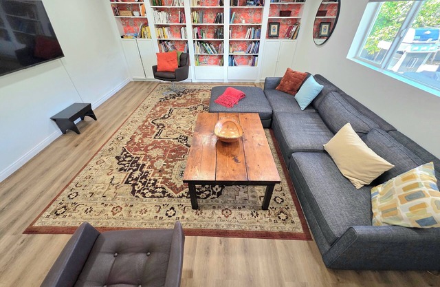 Pepper Tree Family Retreat with Trampoline,Ninja-line and Large Backyard!
