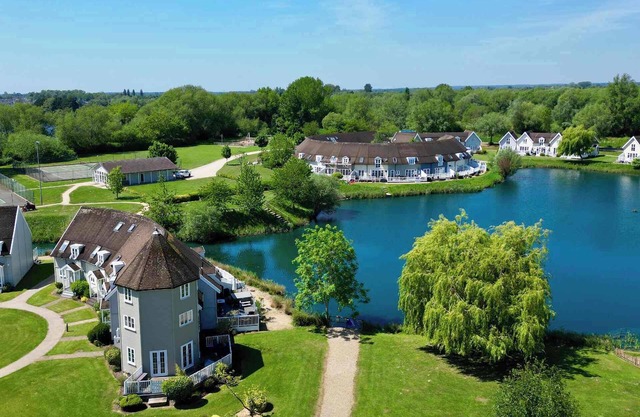 'Pepperpot' Lodge on Isis & Windrush Lakes with Great On-site Facilities