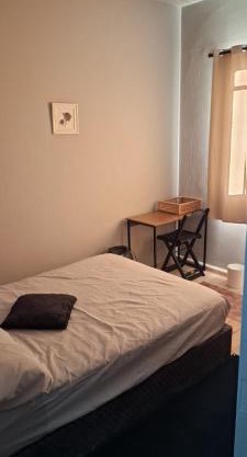 Pequeno quarto no coração de Curitiba