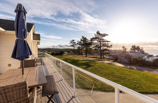 Perch - La Fiesta 34: Luxe Retreat w/Serenity View & Firelit Comfort