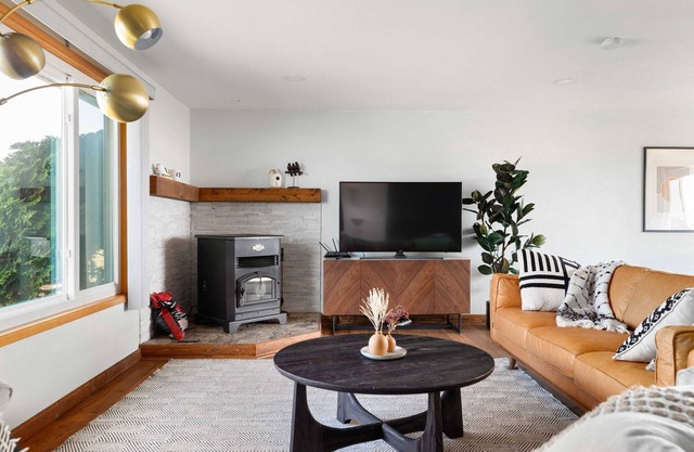 Perch - La Fiesta 47: Sunset ocean view home, close to town