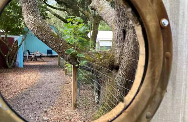 Perdido Surf Shack- a unique tiny home close to NAS, Bayou Tarkiln SP and beach