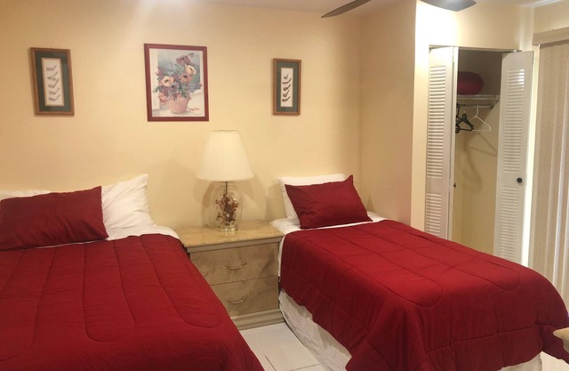 Perfect 3.5/2 Ground Floor Condo
