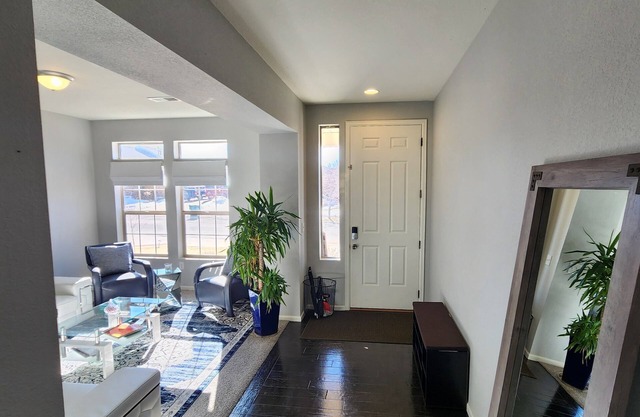 Perfect 6-bedroom house with WiFi in charming Aurora