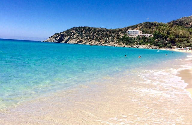 Perfect beachside location - 40 metres from the sea. (Free Wi-Fi)