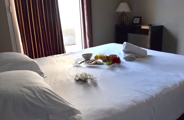 Perfect Family Getaway! Spacious Room | Garden & Private Parking