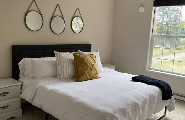 Perfect Family VRBO! 3 Bedroom, Sleeps 8 CLOSE TO TOWN!