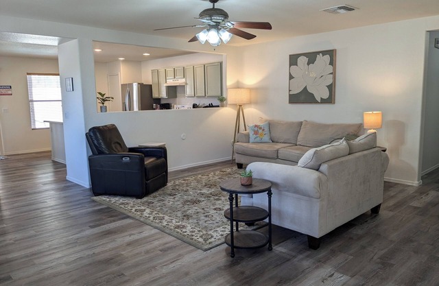 Perfect for families/Heated pool! Pets welcome.