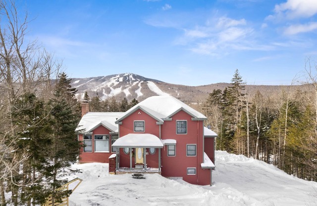 Perfect for your winter getaway! Two minutes to Mount Snow! Sleeps up to ten.