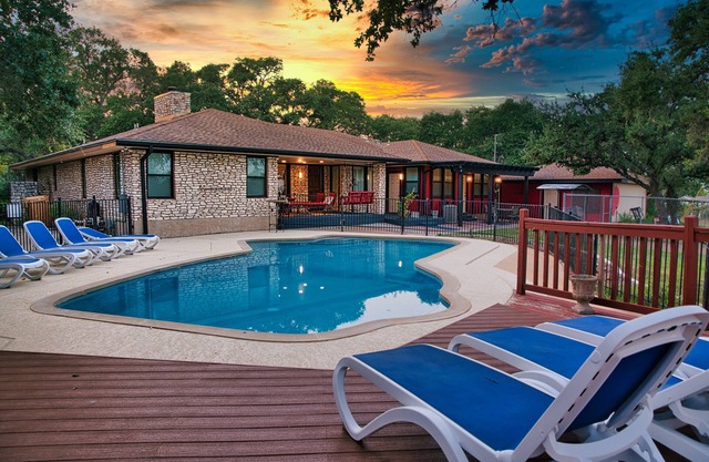 Perfect Getaway! Private Pool, Hot Tub & Dog Run 15 Min to Downtown - CITY VIEWS