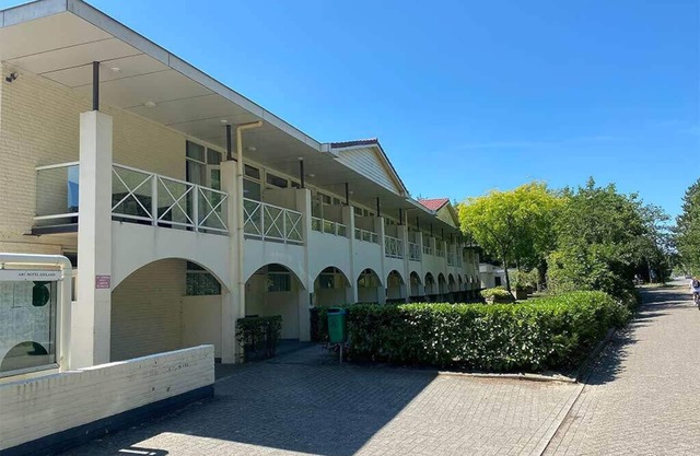 Perfect Group Getaway w/Onsite Dining near Nature Parks & Seaside Escape