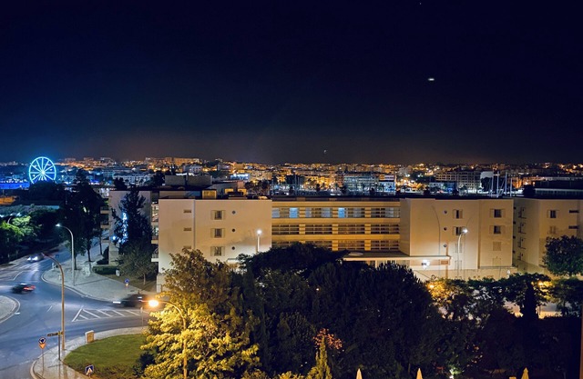 Perfect holiday location - walk to the beach!