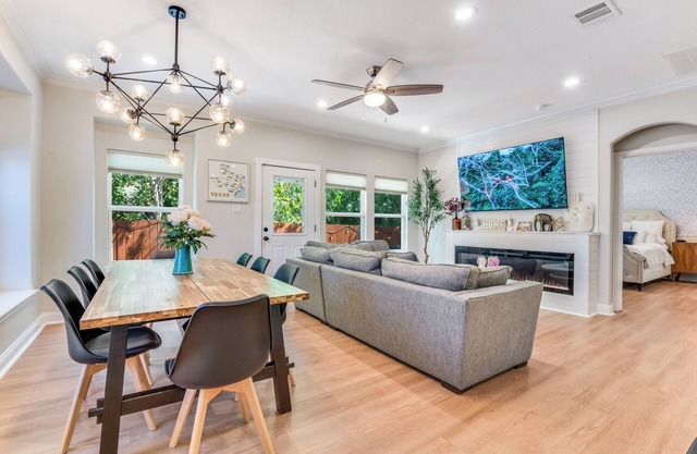 Perfect Home Base for Your Adventure-near Downtown and Uptown Dallas