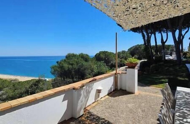 Perfect house with sea views