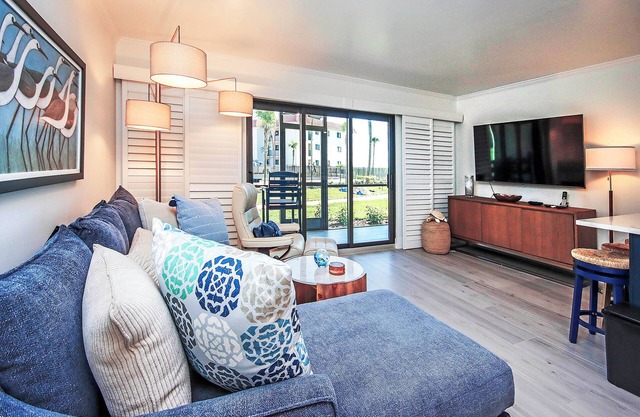Perfect Island Getaway - Beachfront Condo On Sanibel Island - Sandalfoot 2B1