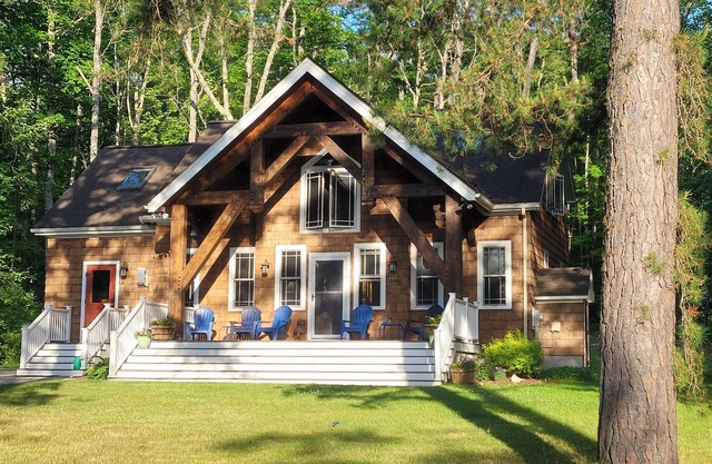 PERFECT LAKE & MT HOME! NEAR KING PINE SKI AREA , GAME ROOM, XC & SNOW MOBILING