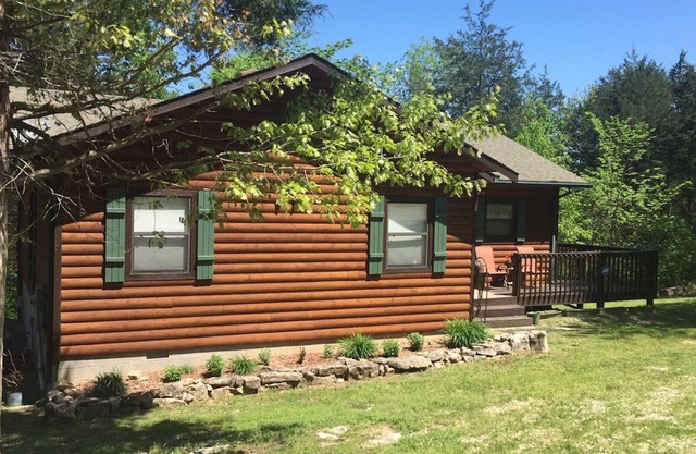 Perfect Lakefront Cabin On Table Rock With Hot Tub and WiFi