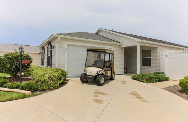 PERFECT LOCATION BETWEEN BROWNWOOD AND LAKE SUMTER.