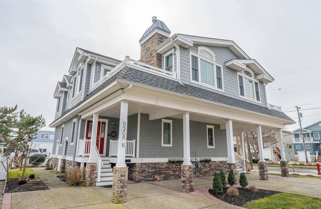 Perfect location! Dog friendly townhome in the heart of Stone Harbor