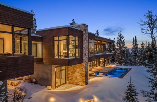 Perfect location: Ski-in/Ski-out, Pool, Spa Room, Near Canyons Village Shopping and DIning