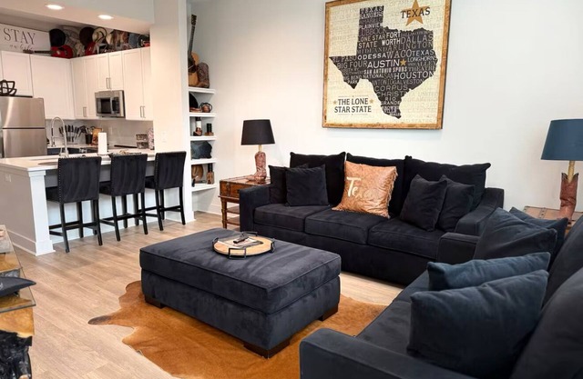 Perfect Location/Walk 2 Baylor/Minutes away from Downtown/FreeParking/Gym/Pool