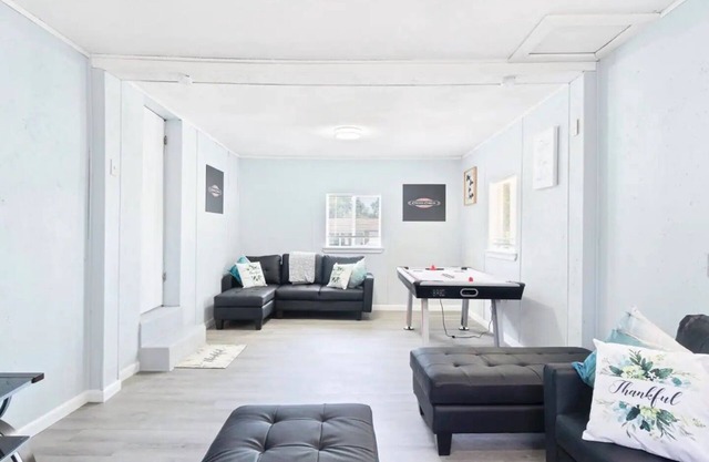 Perfect Pensacola Getaway Near Beaches & Downtown!