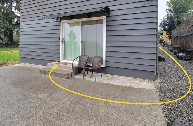 Perfect Proximity! 10 minutes away from airport.