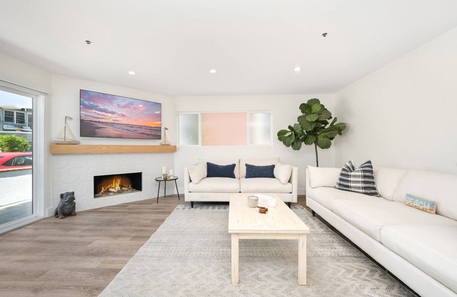 Perfect Renovated and Modern Duplex on Balboa Island