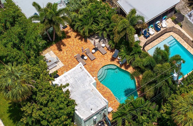 Perfectly Designed Spanish Villa w/Saltwater Pool & Guest House in Flamingo Park