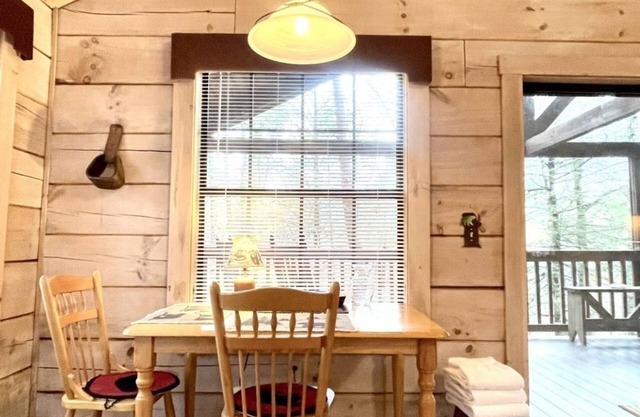 Perfectly private! Hot tub, king sized bed, grill, washer/dryer, and motorcycle friendly! Studio Cabin by RedAwning