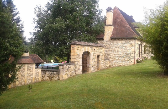 PERIGOURDINE STONE HOUSE CLASS 3 * GREEN FRAME WITH PRIVATE POOL.