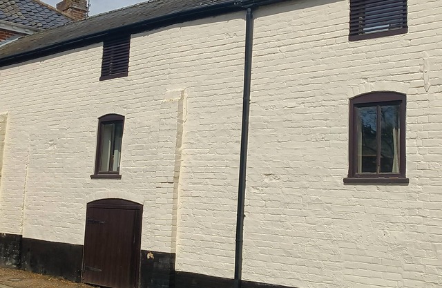 Period Cottage With Private Courtyard Garden, Sleeps 4-6