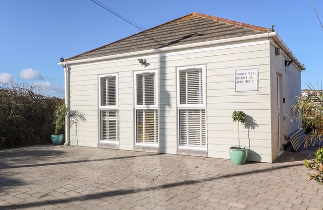 PERRAN PEARL A, country holiday cottage in Perranporth