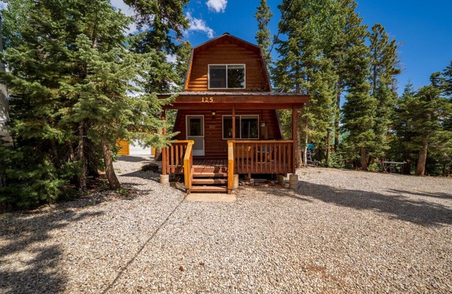 Pet & Family Friendly Rustic Relaxation Near Parks