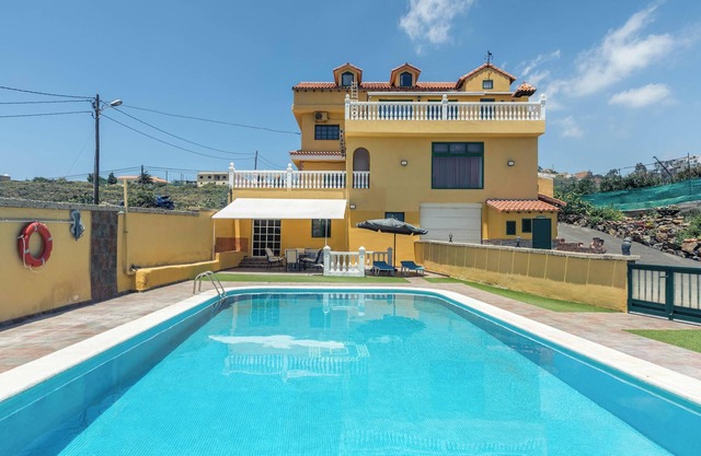Pet-Friendly Apartment B Armonia Rural with Sea View, Terrace, Shared Pool & Wi-Fi