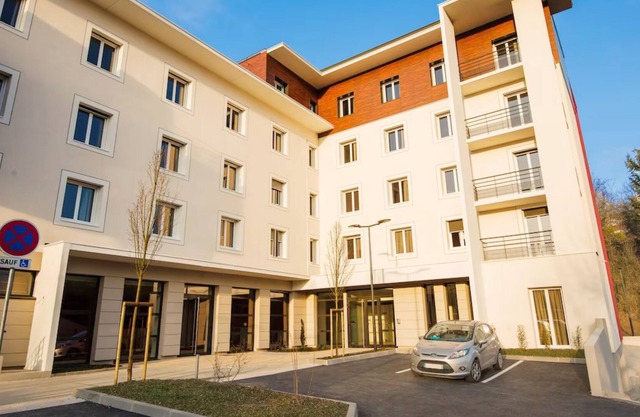 Pet-Friendly 1-Bedroom in Scenic Dardilly