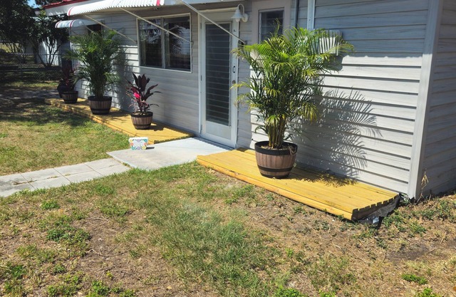 Pet Friendly 2 Bed 1 Bath Home on the water in delightful Buckhead Ridge