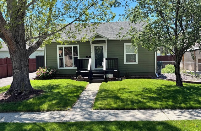 Pet-Friendly 3BR Billings Home with Fenced Yard, Gym Near Hospitals & Downtown