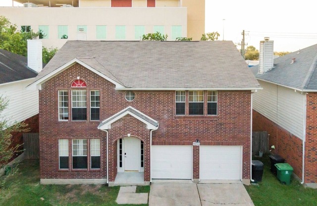 Pet-Friendly 3BR | Near First Colony Mall