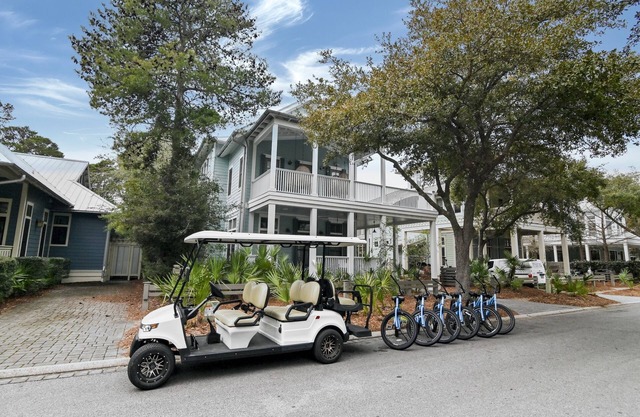 Pet Friendly! 6 Seater Golf Cart, 6 bikes! Next to Waterpark & Beach!