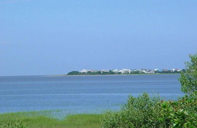 Pet Friendly! Beachfront, Wi-Fi, Sleeps 8-10!