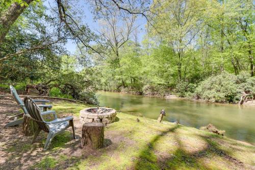 Pet-Friendly Ellijay Vacation Rental with Hot Tub!