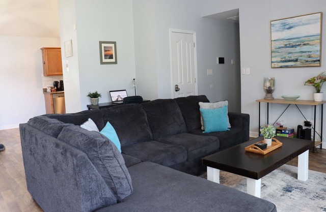 Pet-Friendly Family Retreat w/Fenced Yard 10 Mins to Camp Lejeune