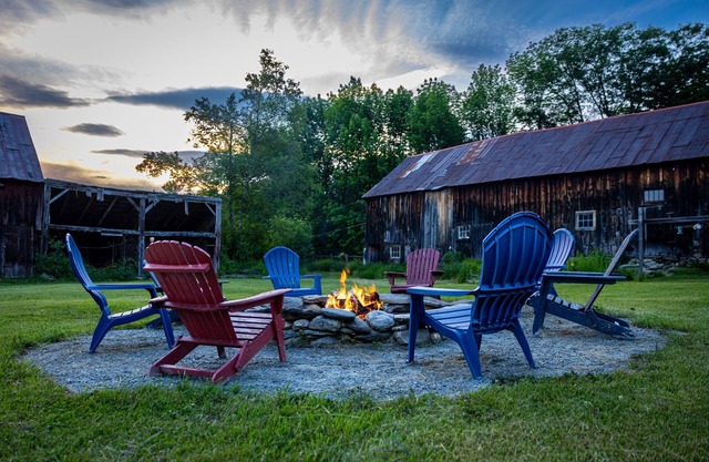 Pet-friendly Farmhouse, near hiking!