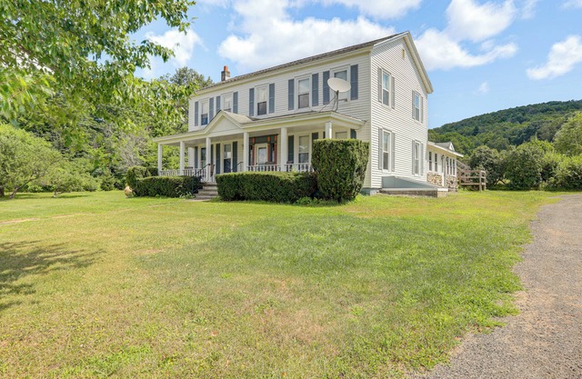 Pet-Friendly Franklinville Farmhouse w/Sunroom!
