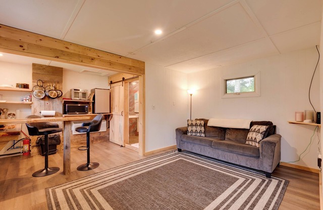 Pet-friendly Hillsgrove Cabin w/Community Perks!