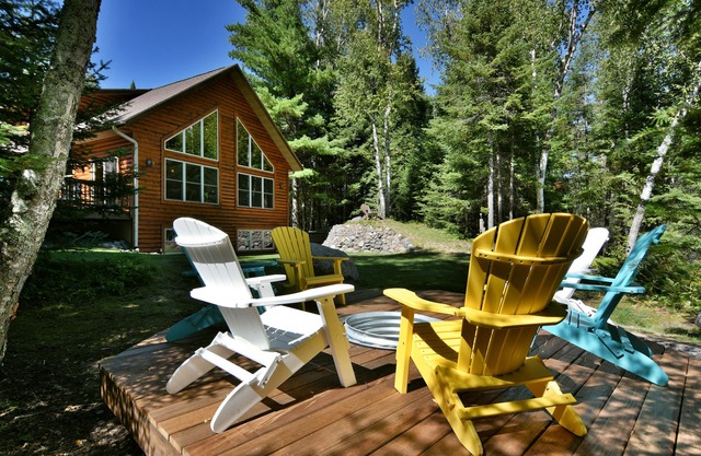 Pet Friendly Lost Dutchman Lodge On Teal Lake