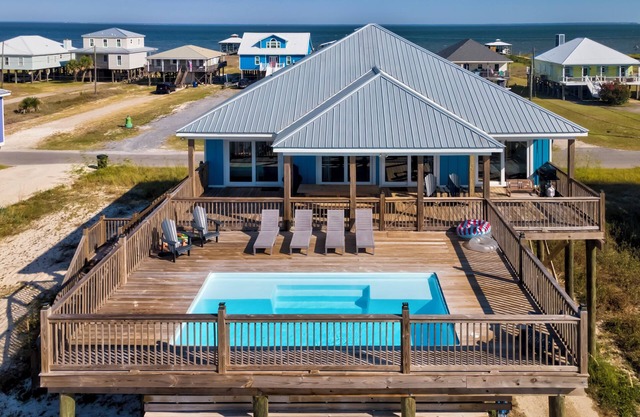 Pet Friendly Near Beach w/Pool – Vitamin Sea