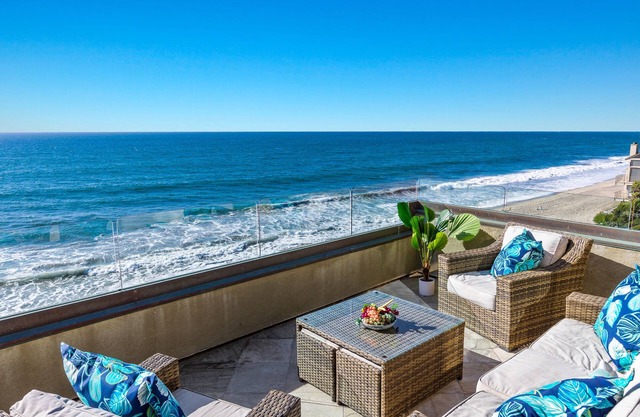 Pet-Friendly Oceanfront Duplex with a Spa C3015-A
