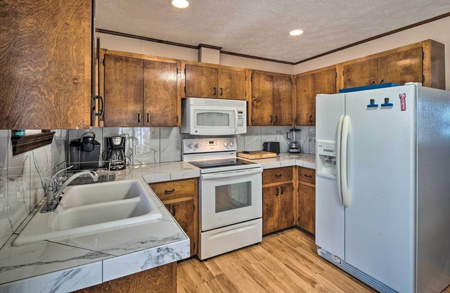Pet-friendly Saluda Home w/Mountain Views!